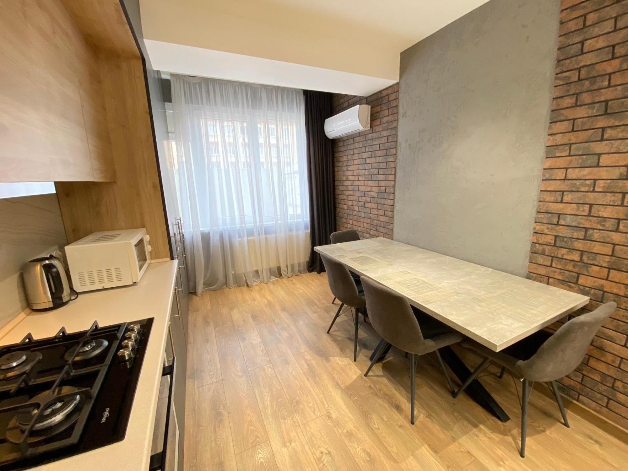 Rentnow Large And Cozy Apartment In The Center, Parking Chişinău Esterno foto